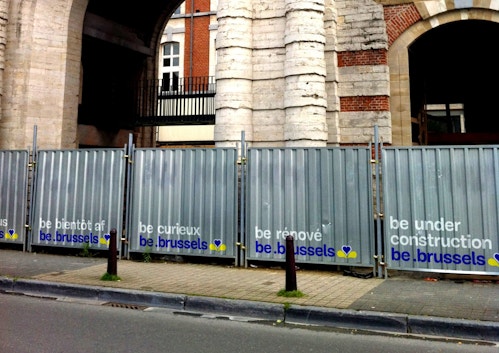 A simulation of be brussels logo on construction