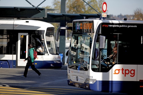 Application of the logo on the side of a bus at a station